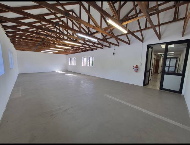 89M² OFFICE TO LET IN PARKMORE